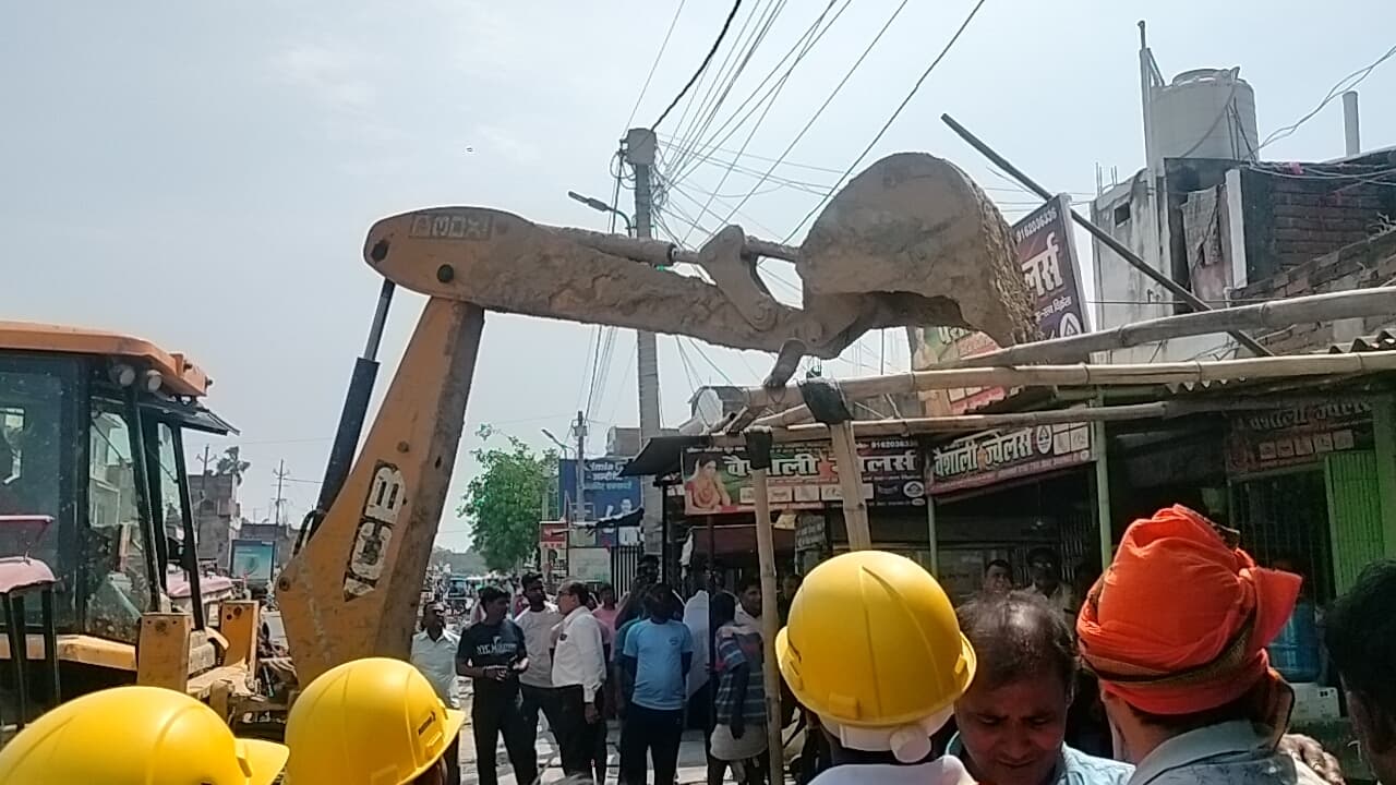 सूर्यगढ़ा बाजार में दूसरे दिन अतिक्रमण हटाने का चला अभियान