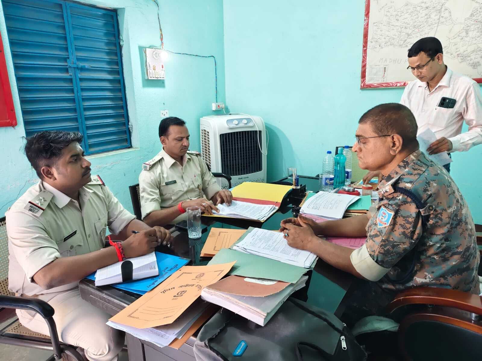 अवैध बालू खनन पर रखें निगरानी : इंस्पेक्टर