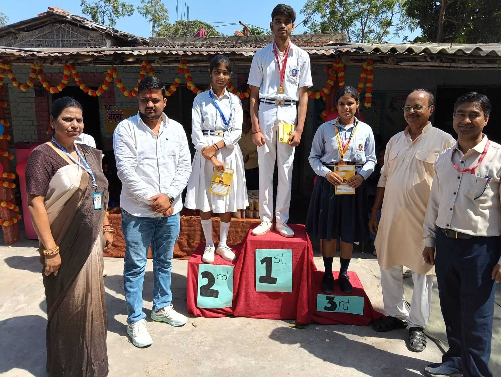 गुरुकुल स्कूल मनिहारी में वार्षिक परीक्षाफल वितरण समारोह का आयोजन