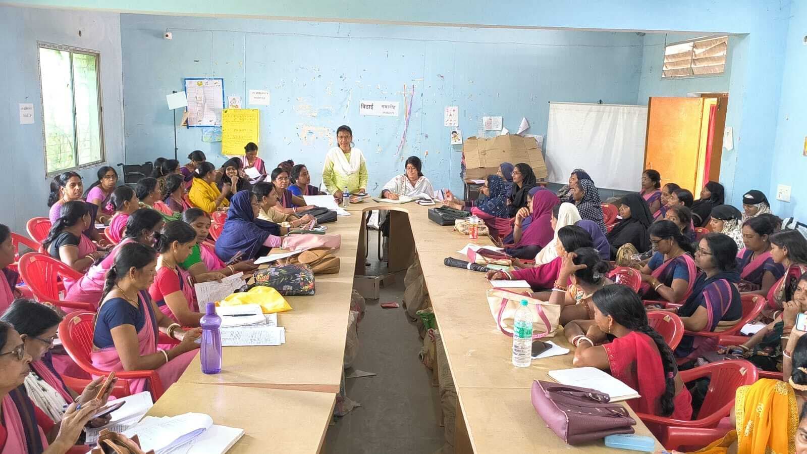 आंगनबाड़ी सेविका फेस कैप्चर करके टीएचआर का वितरण करें : पर्यवेक्षिका