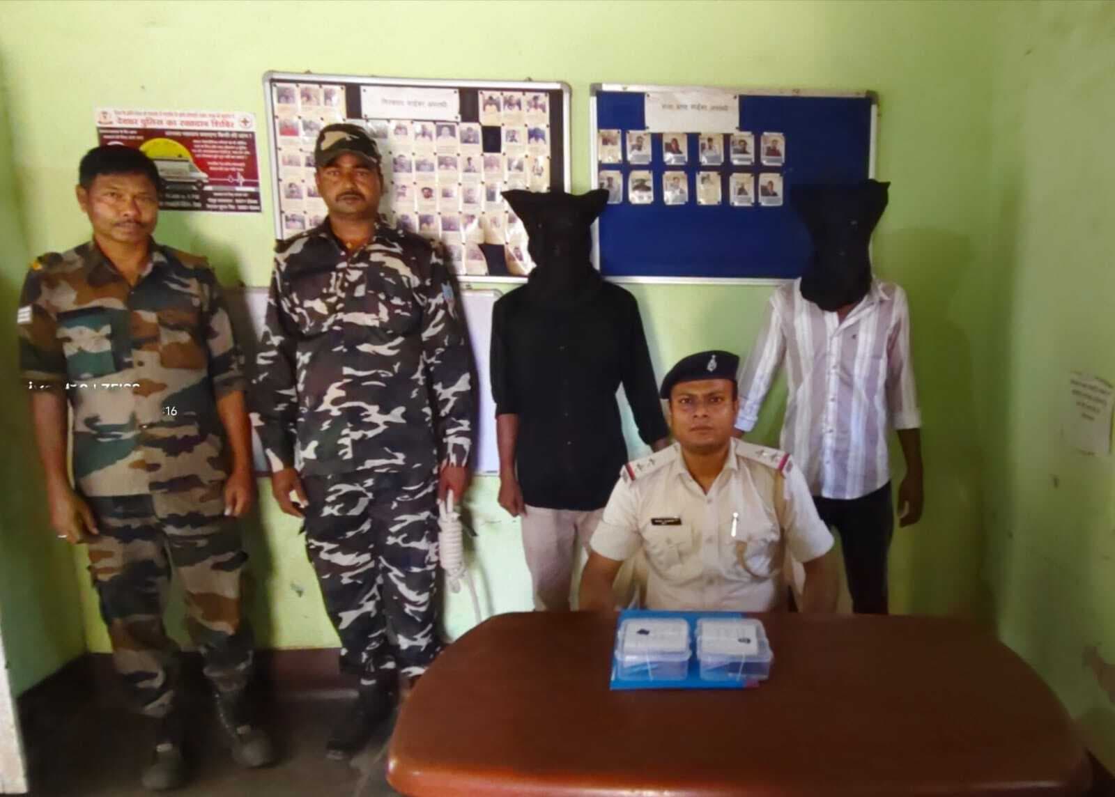 Deoghar News : कमीशन पर एटीएम व सिम कार्ड सप्लाई करने वाले दो साइबर आरोपी गिरफ्तार