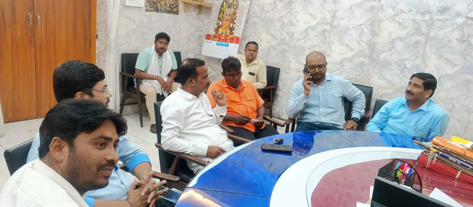 Dhanbad News: इजे एरिया के मुहल्लों में कई दिनों से जलापूर्ति नहीं होने से लोगों में आक्रोश