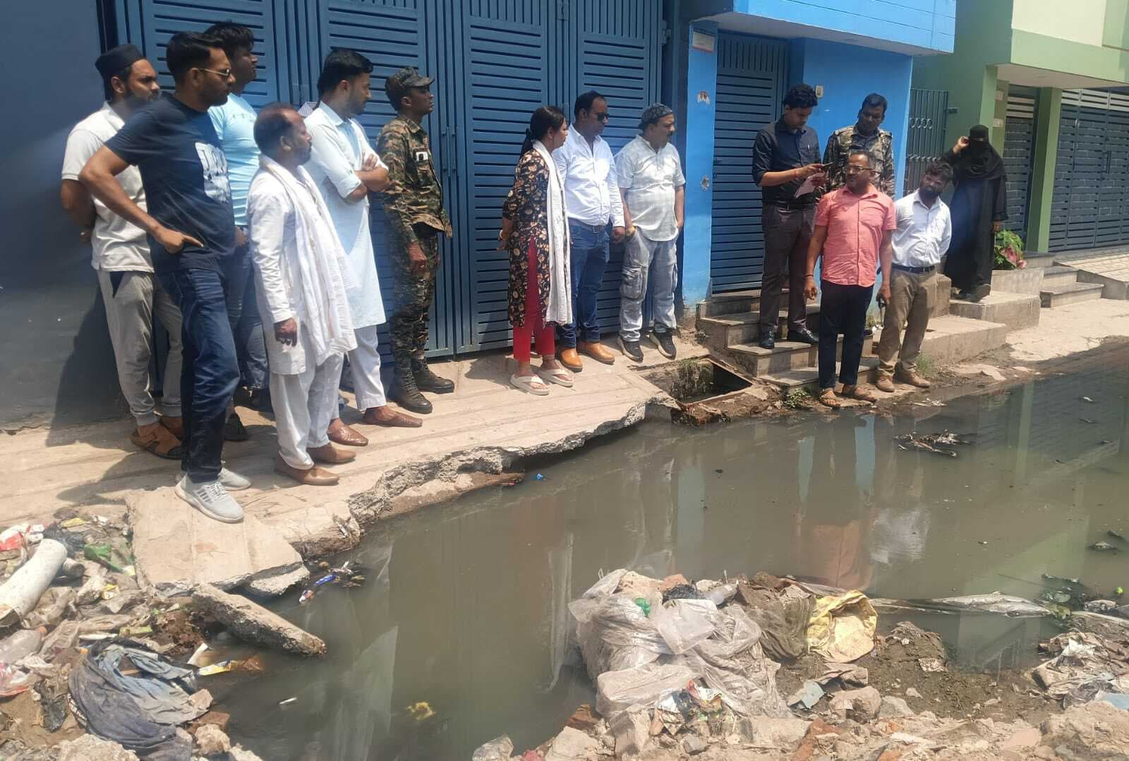 मानगो को ””स्मार्ट सिटी”” बनाने सड़कों पर उतरीं मेयर, अधिकारियों को लगायी फटकार