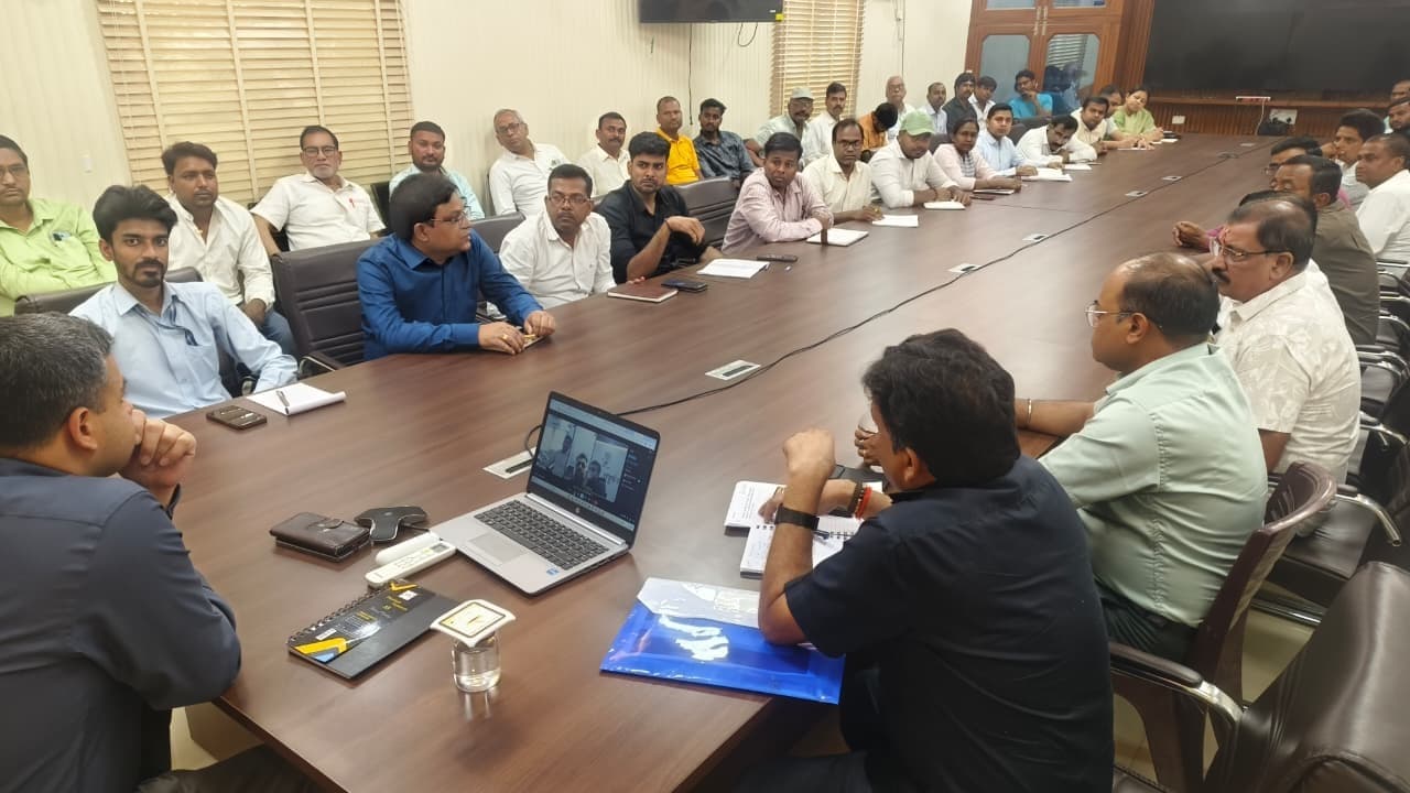 पेट्रोलियम पदार्थों की निर्बाध आपूर्ति सुनिश्चित करें, अनियमितता पर सख्त कार्रवाई होगी : डीएम