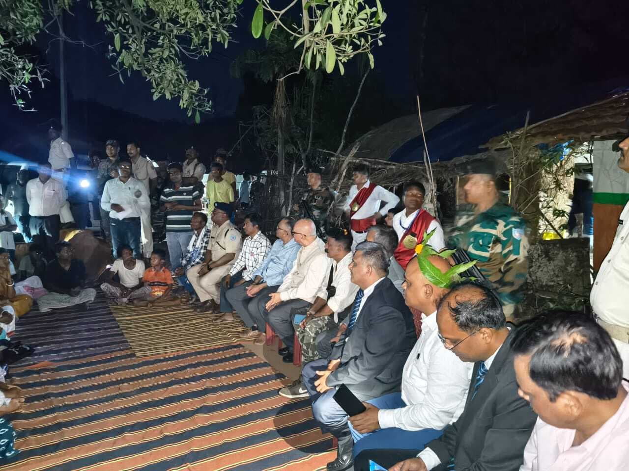 East Singhbhum News : चीफ जस्टिस ने ग्रामीणों से परंपरा और जीवन शैली पर किया संवाद