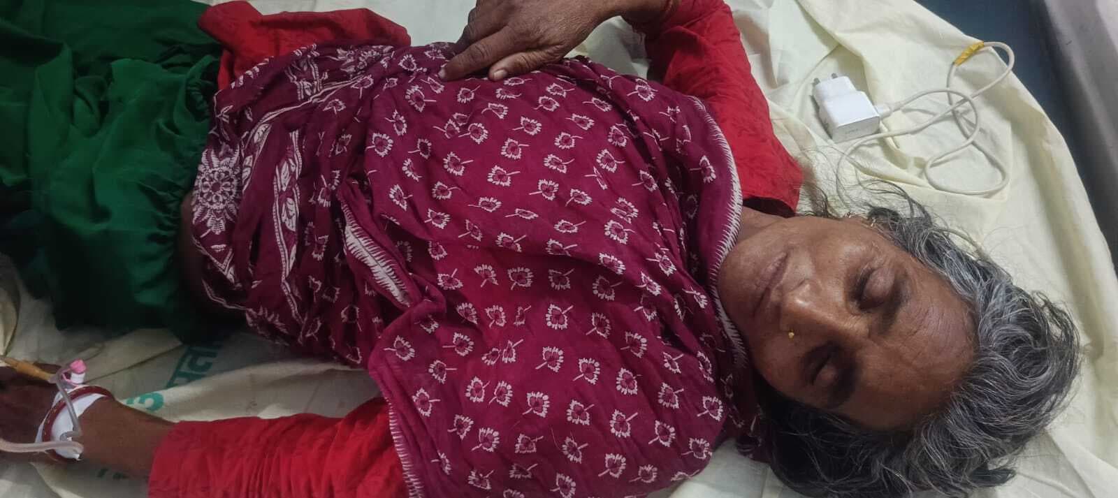 छोटा मदनशाही में छत से गिर कर वृद्धा घायल