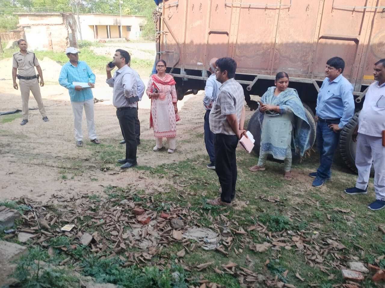 डीडीसी ने प्रखंड और अंचल कार्यालय का किया निरीक्षण