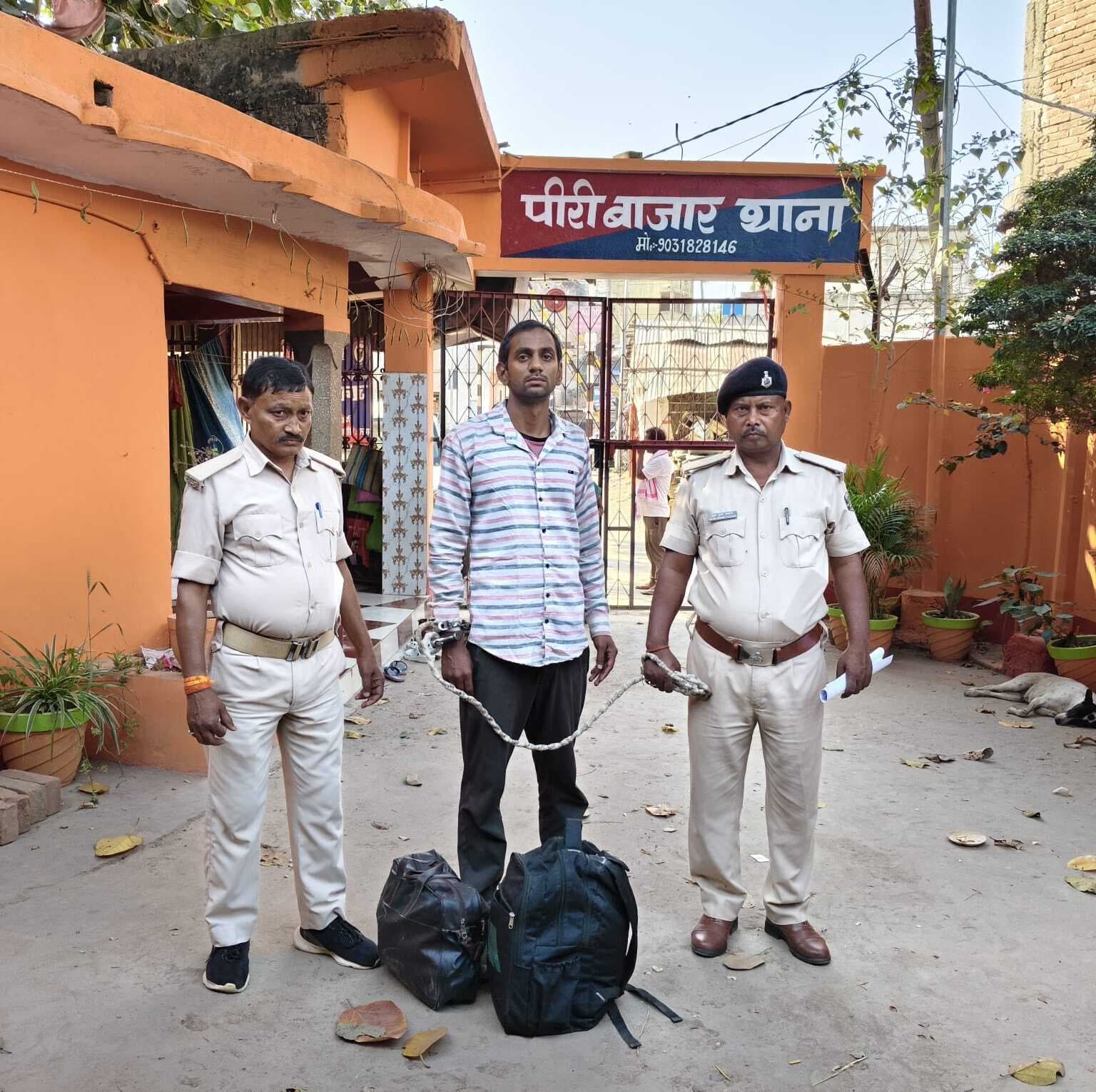 10 बोतल शराब के साथ तस्कर गिरफ्तार