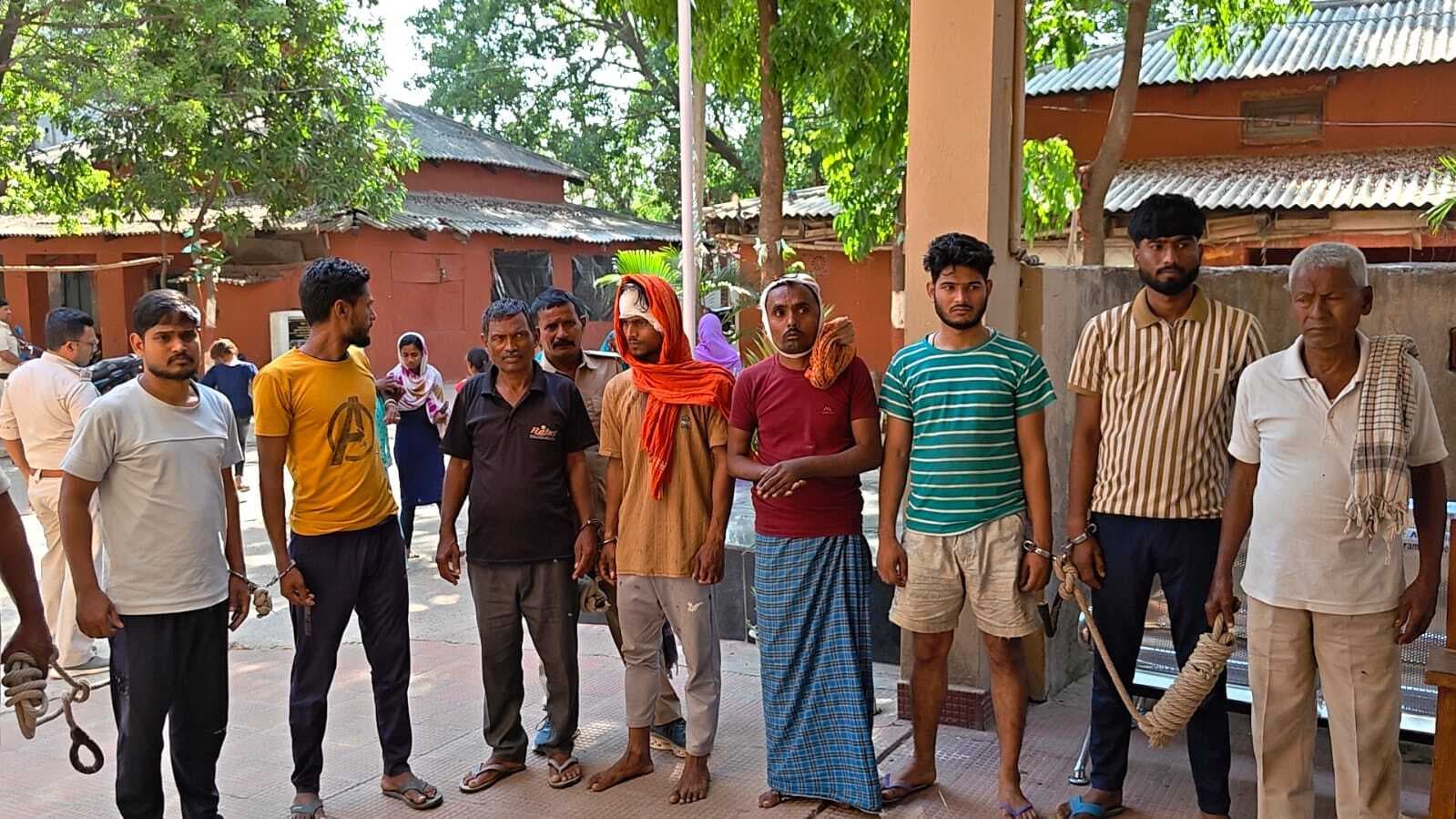 जमीन विवाद को ले मारपीट में दो जख्मी, सात गिरफ्तार