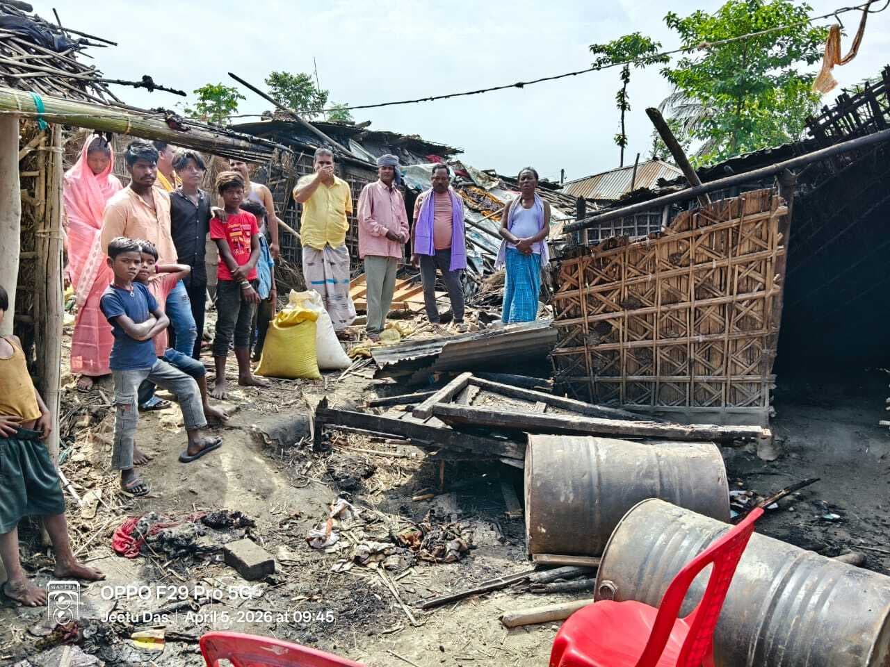 आग से पांच घर जले, हजारों की क्षति