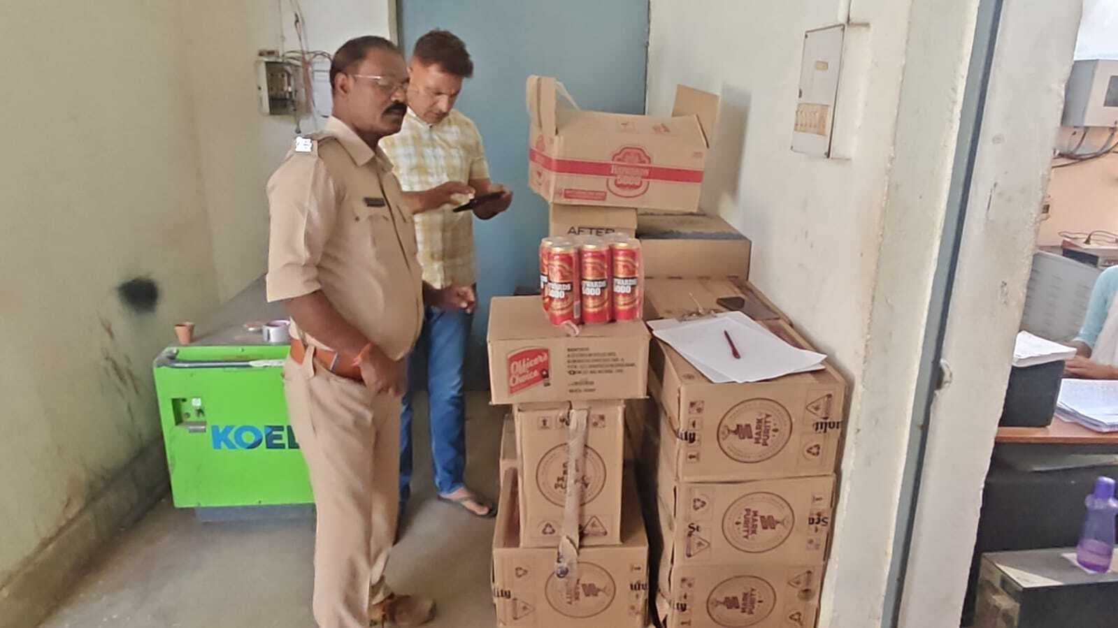 भारी मात्रा में विदेशी शराब बरामद, स्काॅर्पियो जब्त