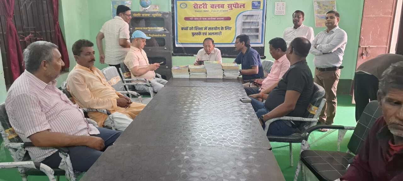 बच्चों को मिली पुस्तकें और अलमारी, शिक्षा को मिलेगा नया संबल