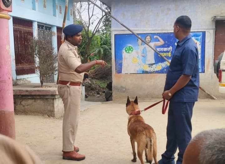 अज्ञात चोरों ने मंदिर में चोरी की घटना को दिया अंजाम, जांच में जुटी पुलिस
