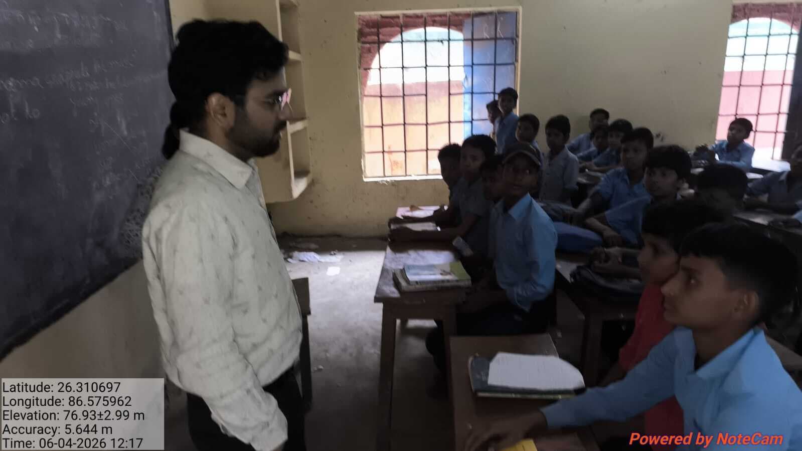 कन्या मध्य विद्यालय निर्मली का बीईओ ने किया निरीक्षण, गंदगी देख बिफरे