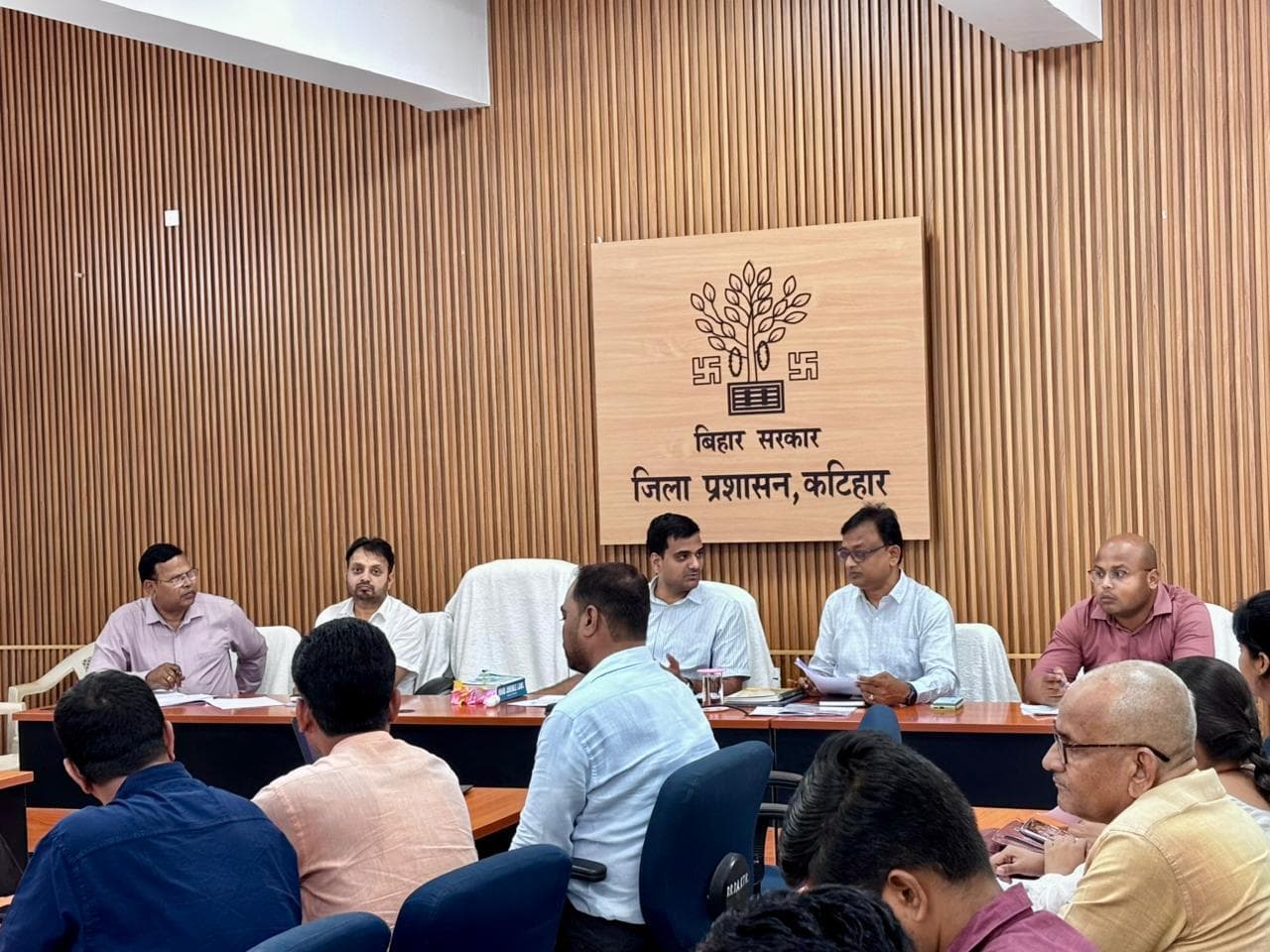 ईटभट्टा, ढाब व होटल से बालश्रमिक को मुक्त कराने के लिए प्रभावी अभियान चलाएं: डीएम