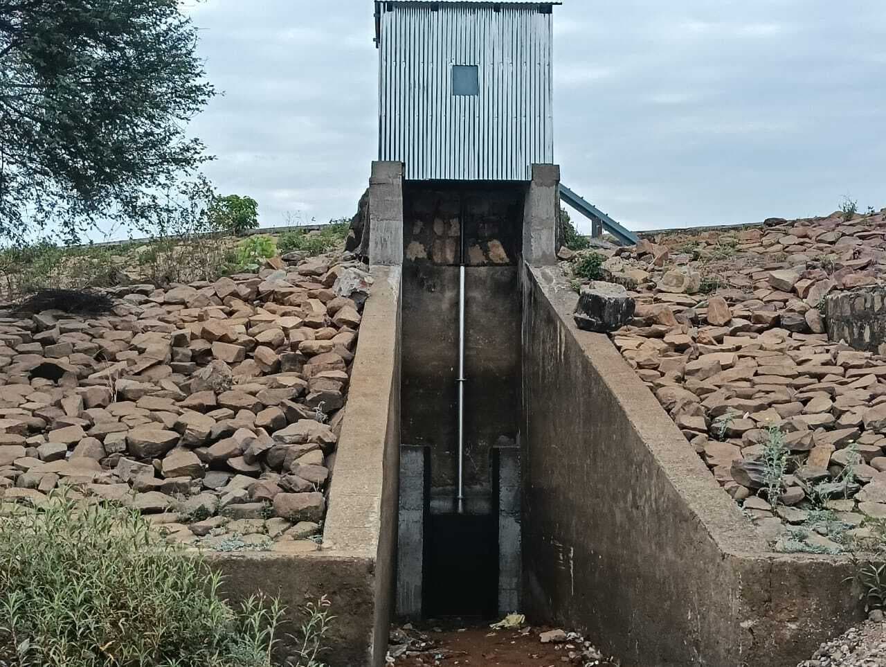 दिगलपहाड़ी डैम की नहरों में लगा नया गेट, किसानों को सिंचाई की उम्मीद