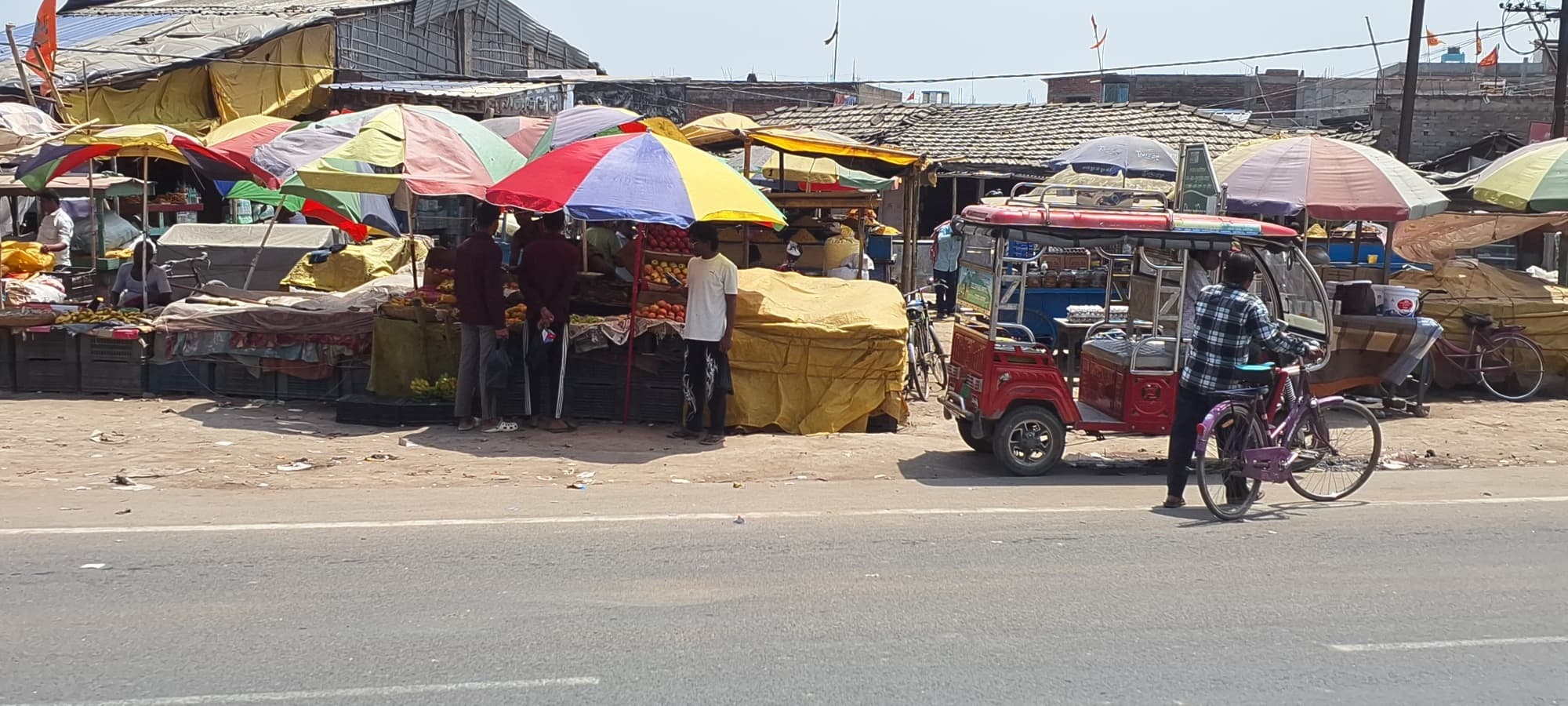सड़क से अतिक्रमण हटाने की घोषणा से फुटकर दुकानदारों की बढ़ी बेचैनी