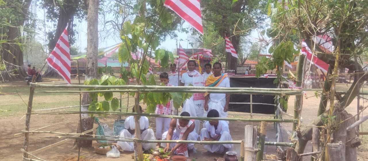 कुजियांबा में सरहुल महोत्सव का आयोजन