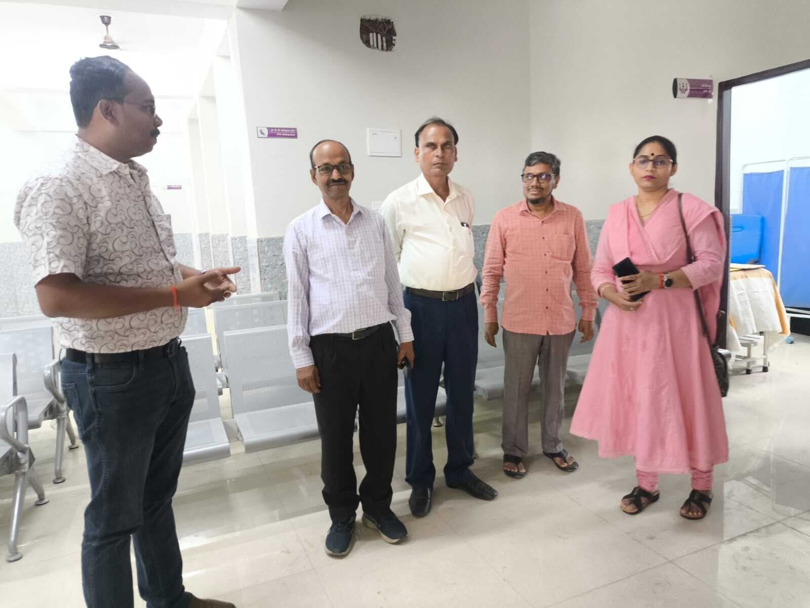 तीन सदस्यीय टीम ने अल्ट्रासाउंड कक्ष का किया निरीक्षण