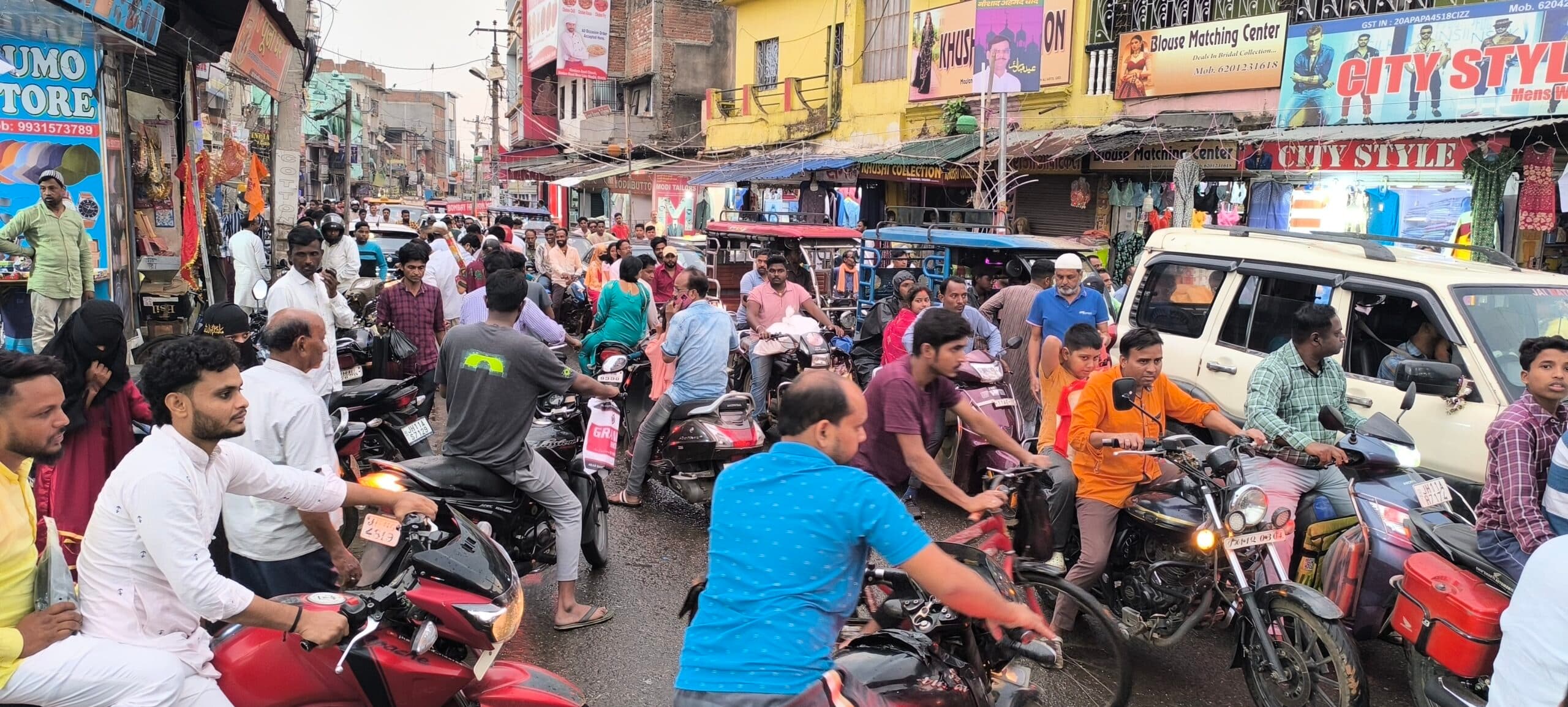 Giridih News :अतिक्रमण हटाने के बाद प्रशासन की शिथिलता से फुटपाथों पर फिर से हो जाता है कब्जा