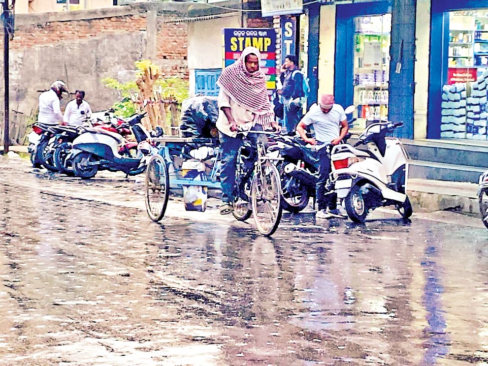 Rourkela News: सुबह में बारिश, दोपहर में धूप और शाम में आंधी-पानी ने किया परेशान