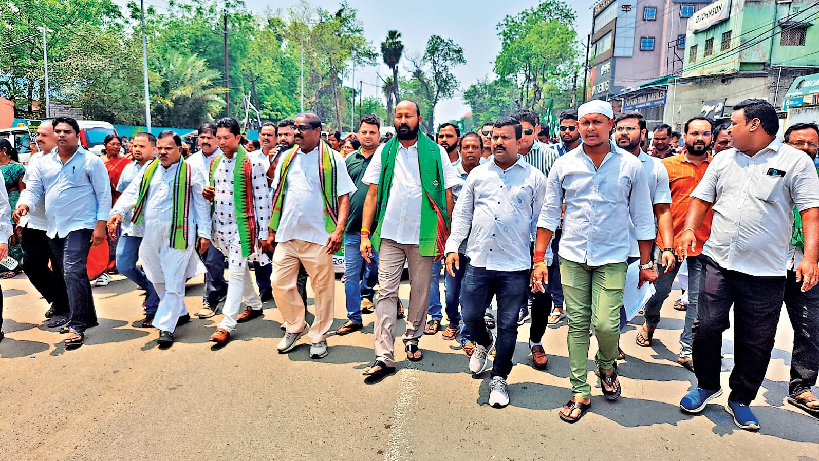 Sambalpur News: बीजद ने अनुगूल एसपी कार्यालय घेरा, दोषी अधिकारियों पर कार्रवाई की मांग