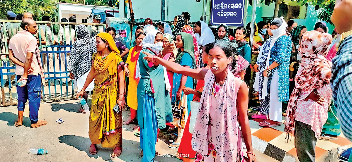 Rourkela News: हाइवा ने साइकिल से जा रही महिला को कुचला, मौत