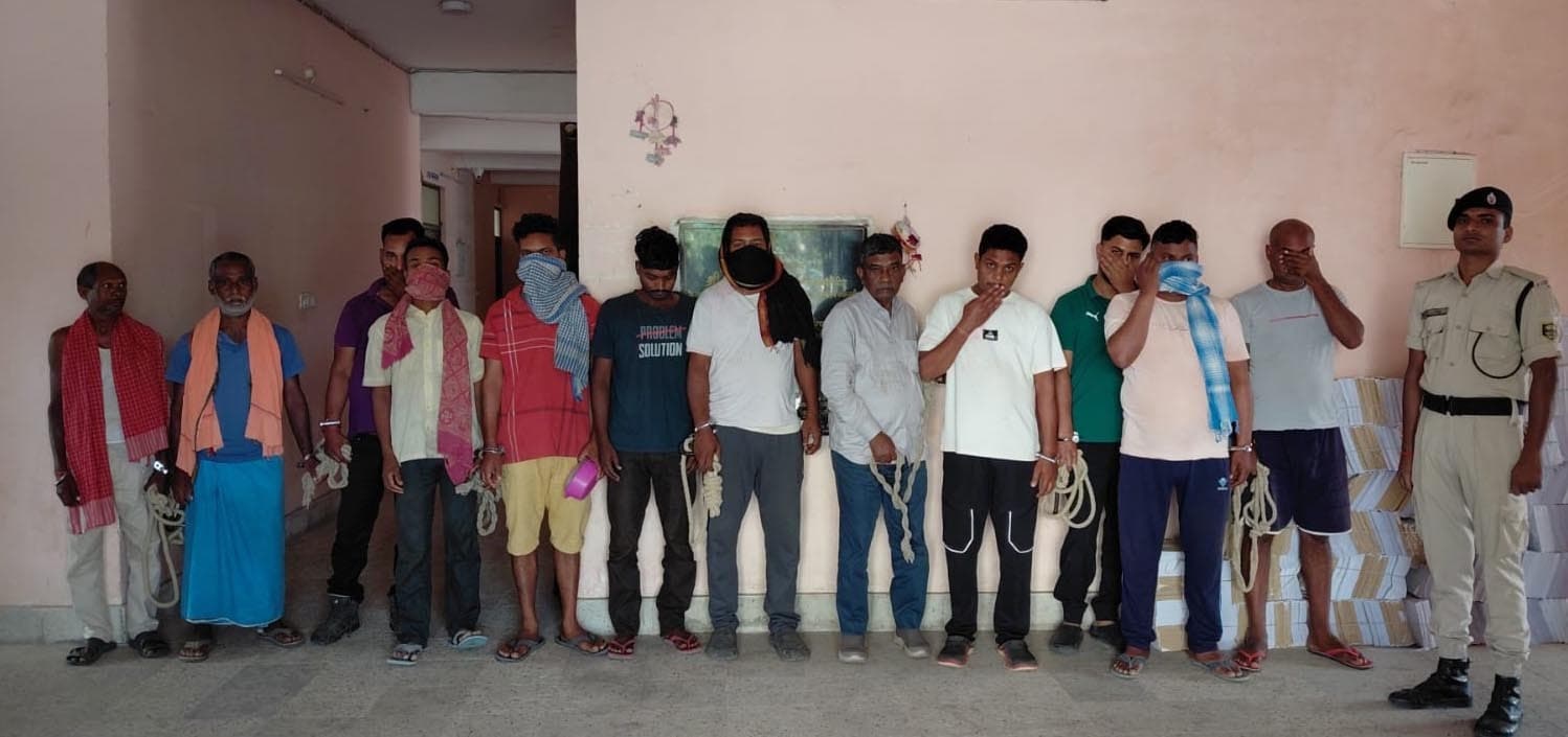 शराब के साथ महिला तस्कर समेत तीन गिरफ्तार