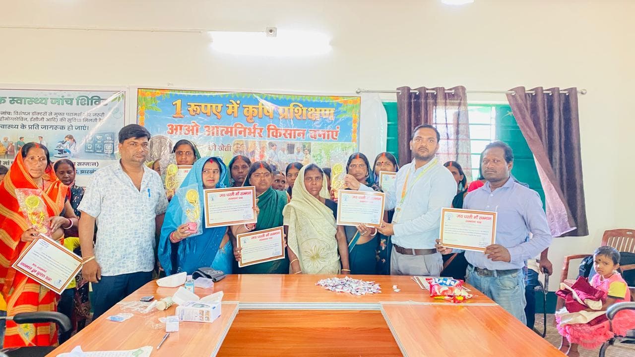 Dhanbad Live: रघुनाथपुर पंचायत में स्वास्थ्य जांच शिविर का आयोजन