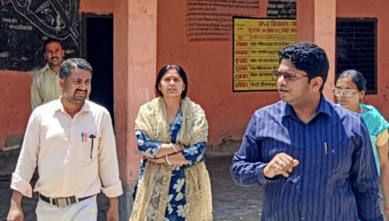मध्य विद्यालय यादवनगर में एसडीएम को मिले केवल 17 छात्र उपस्थित, एचएम का वेतन रोका