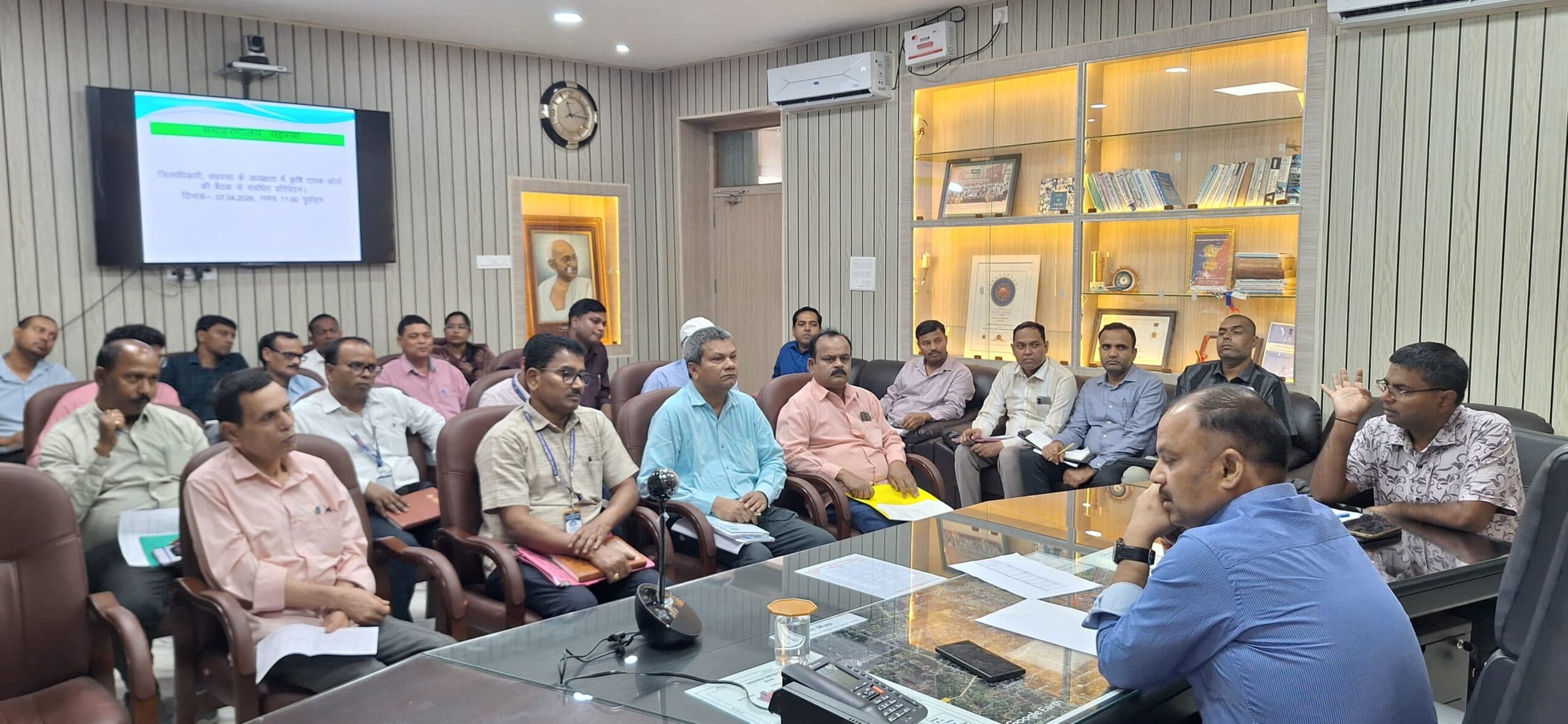 बैठक से अनुपस्थित रहने पर ईई से स्पष्टीकरण, एक दिन के वेतन पर लगी रोक