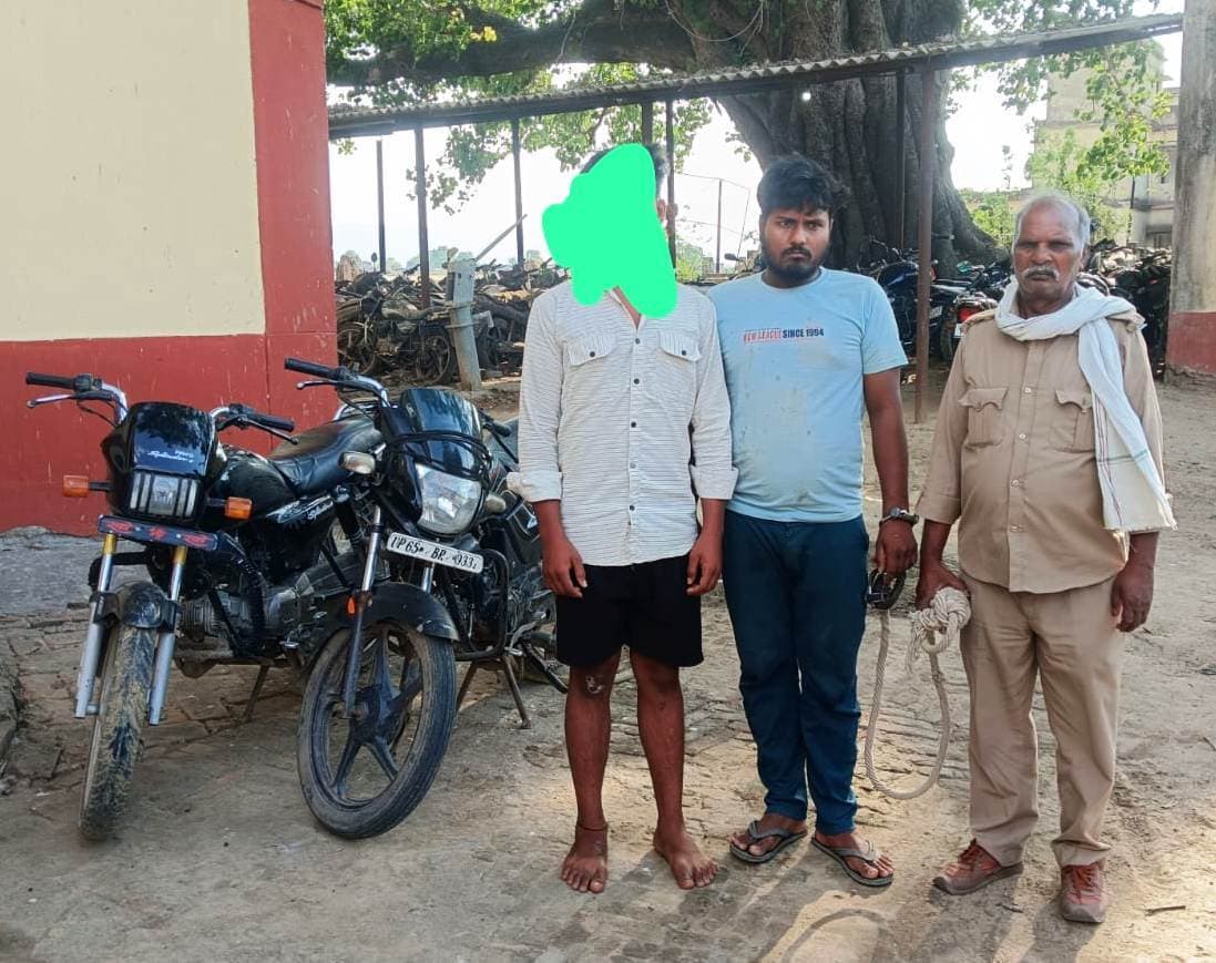 दो चोरी की बाइक के साथ दो गिरफ्तार, तीन फरार