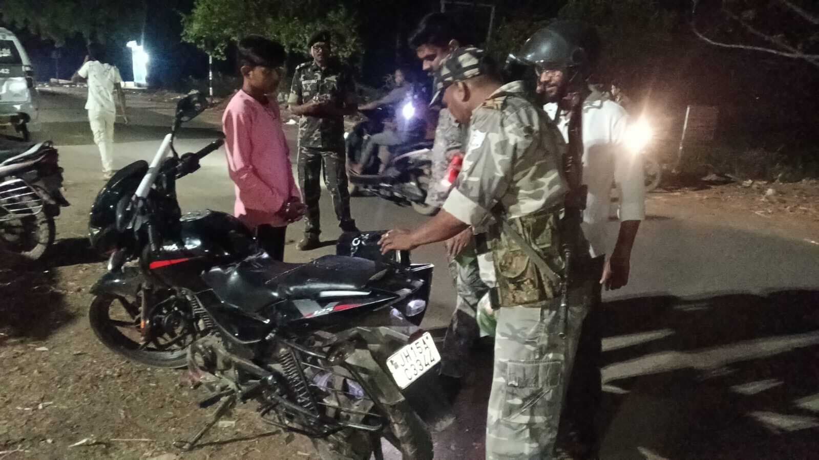 पुलिस ने चलाया सघन वाहन जांच अभियान