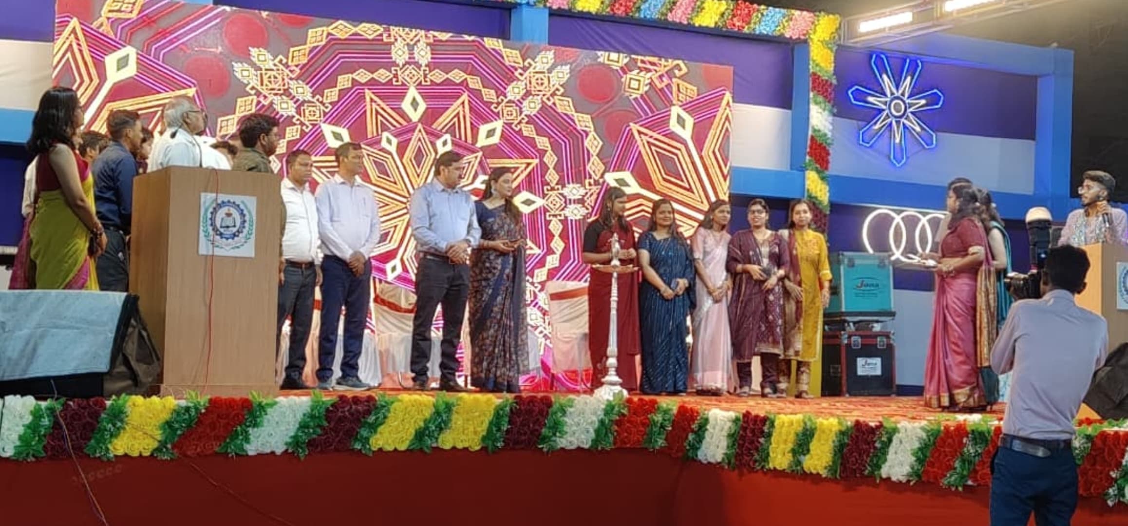 एक मंच पर तकनीकी दक्षता व सांस्कृतिक प्रतिभा का हुआ संगम