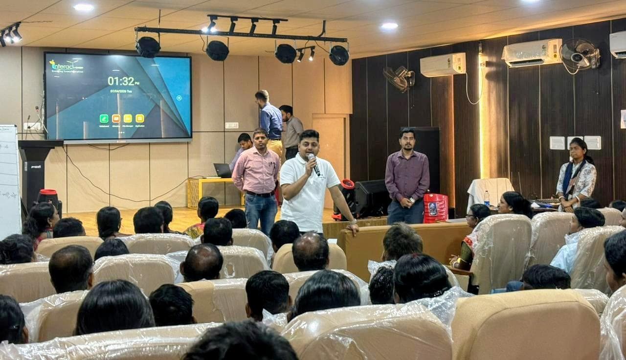 Dhanbad News: योजनाओं को धरातल पर उतारें, अंतिम व्यक्ति को भी मिले लाभ : डीसी