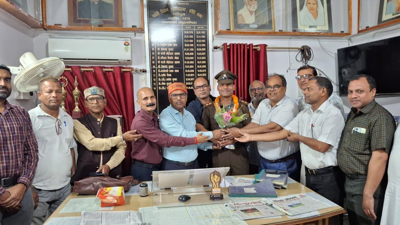 डॉ सुजीत को दी बधाई