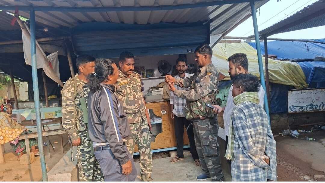 कचहरी परिसर की कई दुकानों में चोरी