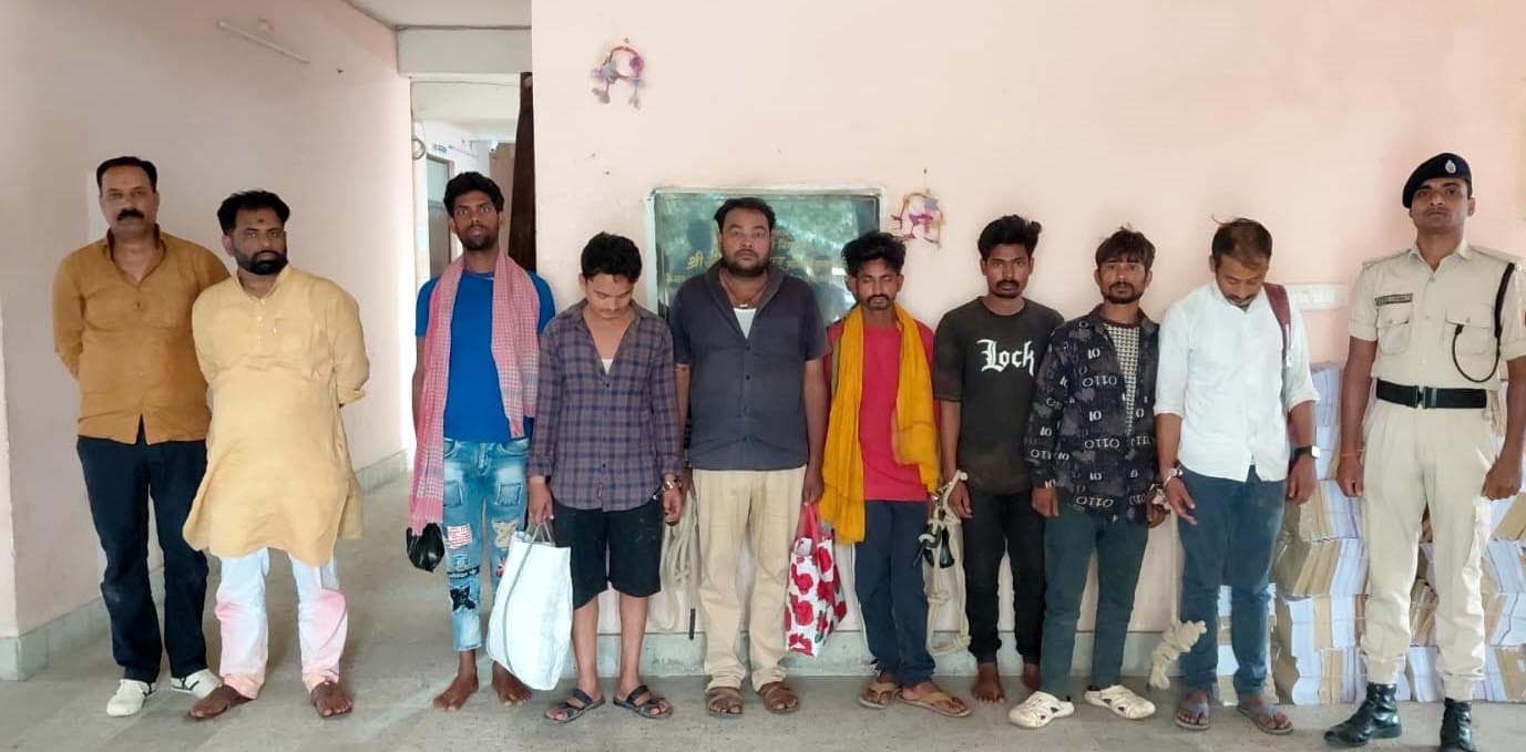 129 लीटर शराब के साथ चार तस्कर गिरफ्तार, दो फरार, ऑटो व बाइक जब्त