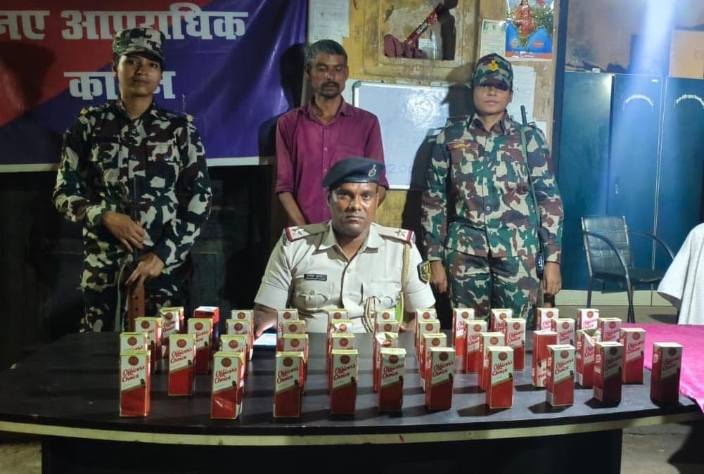 43 पीस टेट्रा पैक विदेशी शराब के साथ तस्कर गिरफ्तार