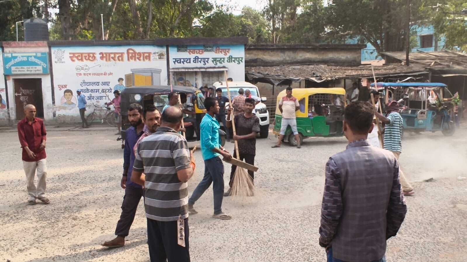 नप के आश्वासन पर कार्य पर लौटे स्वच्छताकर्मी