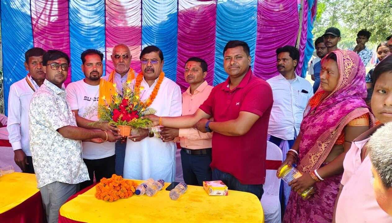 नवनिर्मित सड़क का एमएलसी ने किया उद्घाटन