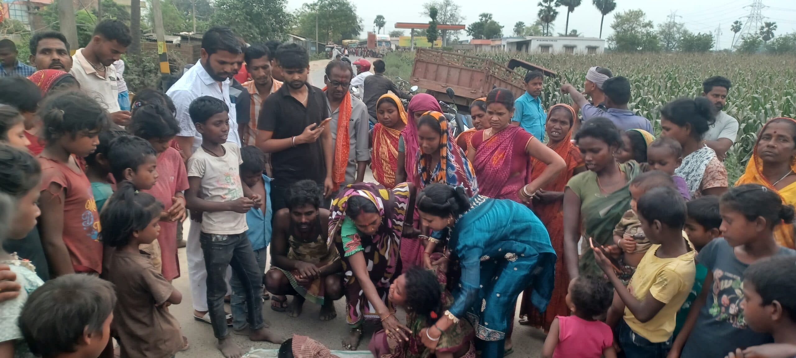 उथरी चौक पर ट्रैक्टर से कुचलकर बालक की मौत, उग्र भीड़ ने दो घंटे किया सड़क जाम