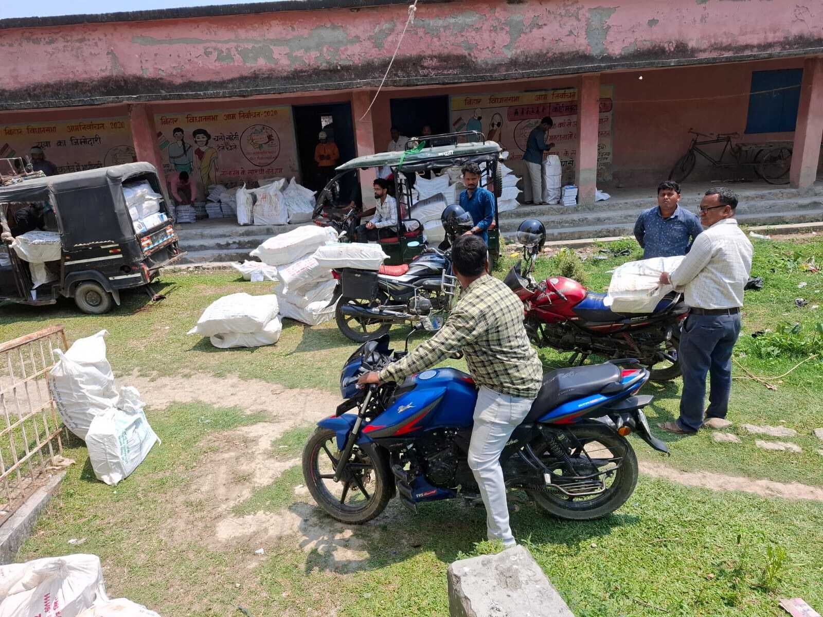 विद्यालयों को निर्धारित समय पर पुस्तकें करायी जा रही उपलब्ध: अनिल