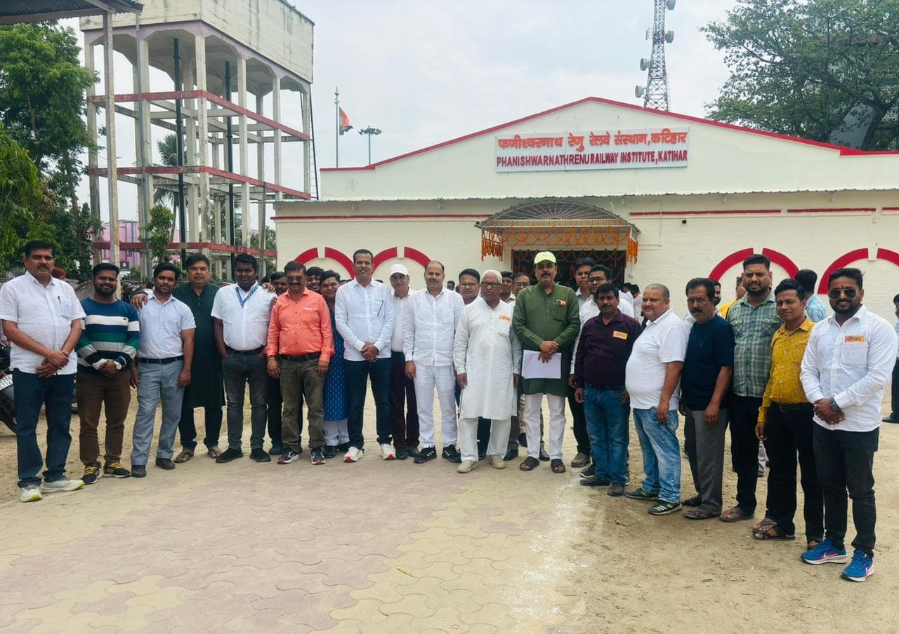 इंप्लाइज यूनियन ने महा प्रबंधक को सौंपा 12 सूत्री मांगों का ज्ञापन