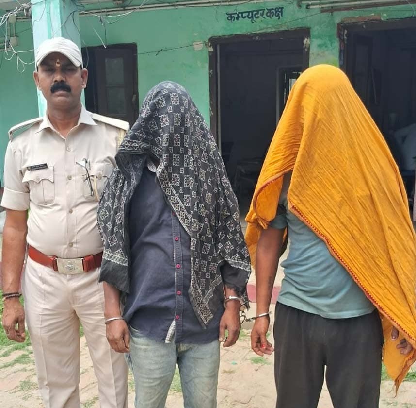 बस स्टैंड के समीप नशे में हंगामा करते दो युवक गिरफ्तार