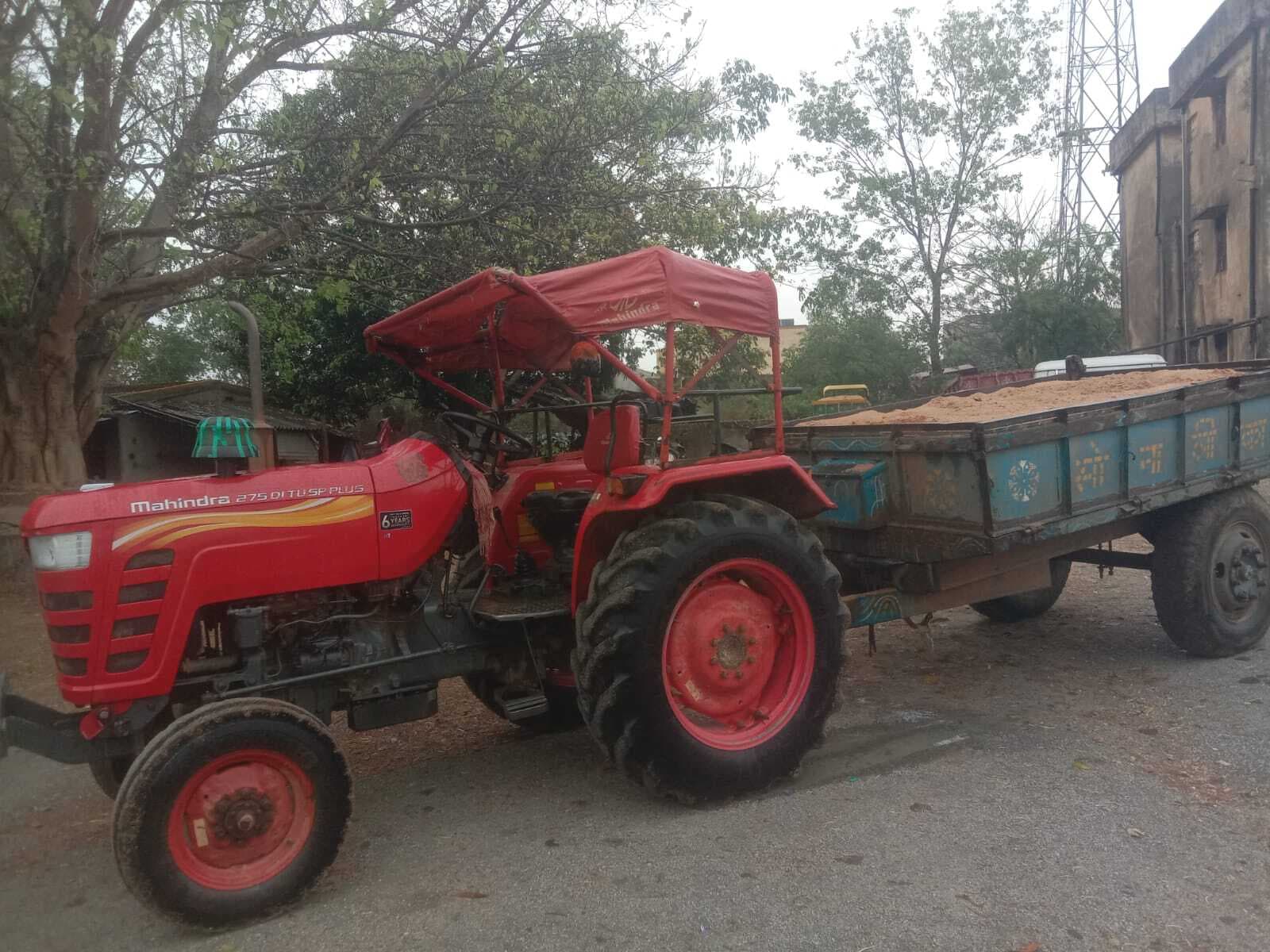 मारगोमुंडा में अवैध बालू लोड दो ट्रैक्टर पकड़ाया