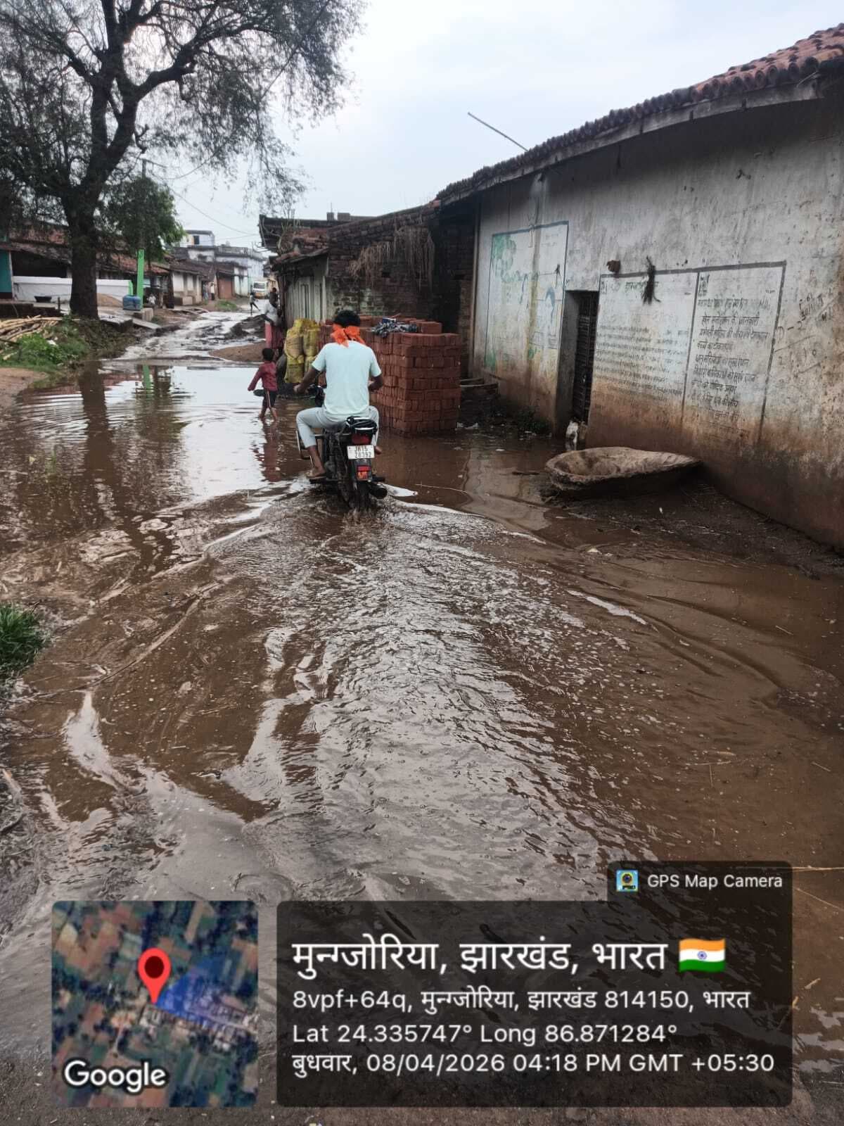 झमाझम बारिश से सड़कों पर जलजमाव, किसानों की फसलों को भारी नुकसान