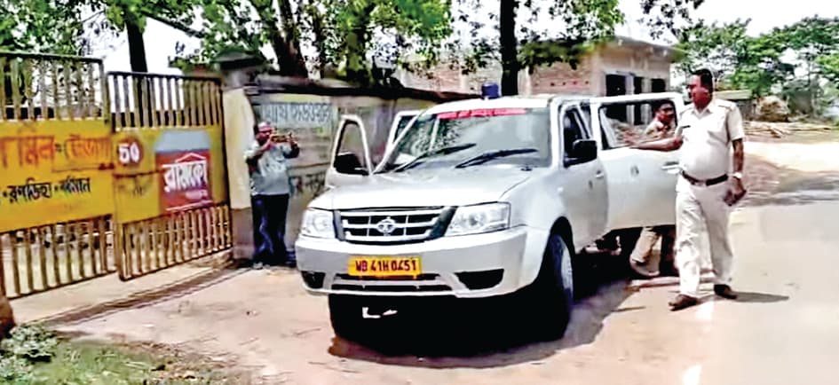 बुदबुद में अवैध लकड़ी तस्करी का भंडाफोड़, ट्रैक्टर समेत तीन गिरफ्तार