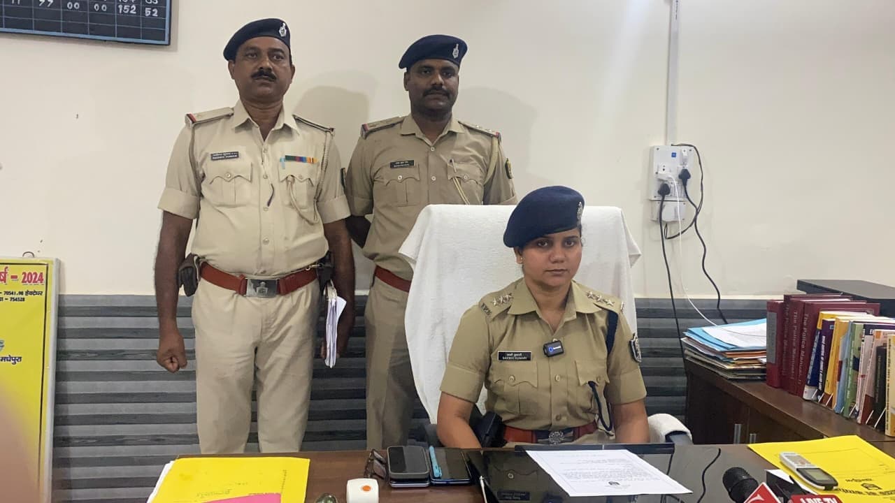 इतमादी से थ्री फिफटिन, एक कट्टा व एक दर्जन कारतूस के साथ आरोपित गिरफ्तार