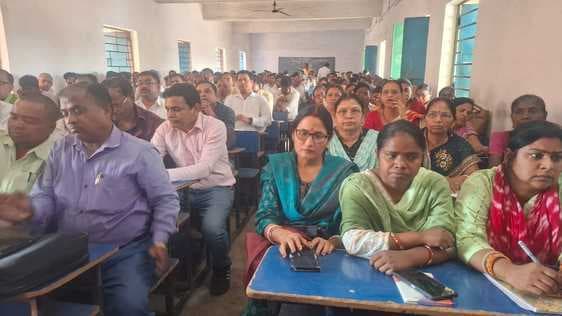 शिक्षकों की मासिक बैठक में शिक्षा व्यवस्था सुदृढ़ करने पर जोर